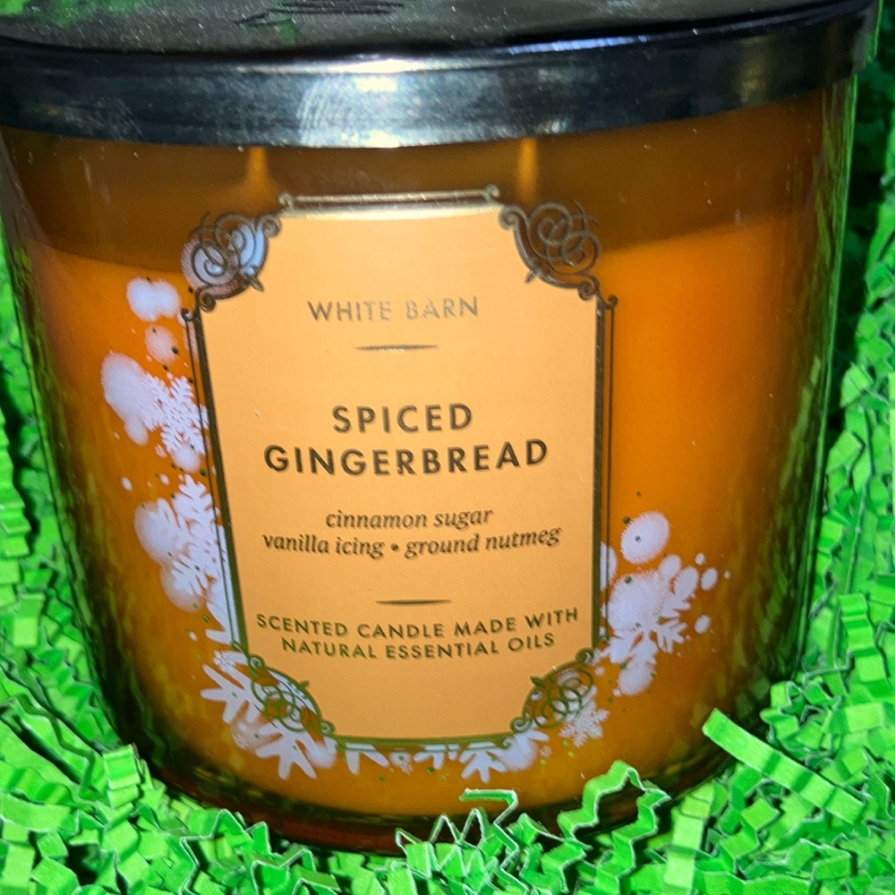 White Barn Spiced Gingerbread Scented Candle